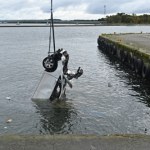 Auto wpadło do kanału. Kobieta w szpitalu, kierowca uciekł