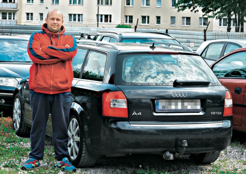 "Auto wyglądało idealnie, a cena była atrakcyjna. Dopiero po pewnym czasie w ASO okazało się, że Audi ma nieoryginalne wnętrze, a licznik jest cofnięty" - Patryk, kupił Audi A4 z cofniętym licznikiem i wymienionym wnętrzem. /Motor