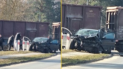 Auto z pięcioma osobami wjechało pod pociąg 