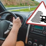 Auto zasłonięte kreskami. Nowy znak P-33 zaskakuje kierowców