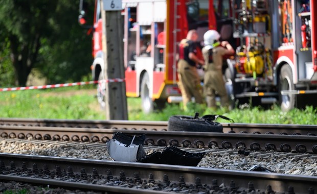 Auto zderzyło się z pociągiem Intercity. Podróżowało nim ok. 1300 osób