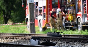 Auto zderzyło się z pociągiem Intercity. Podróżowało nim ok. 1300 osób