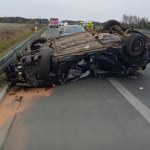 Auto zgniecione jak puszka, 34-latka w szpitalu