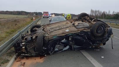 Auto zgniecione jak puszka, 34-latka w szpitalu 