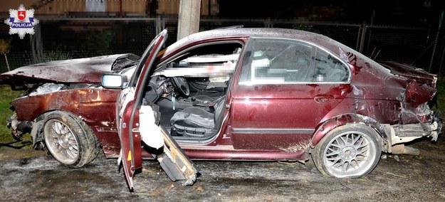 Auto zniszczone po wypadku /KPP Kraśnik /Policja