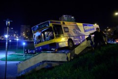 Autobus bez kierowcy wjechał przed kościół