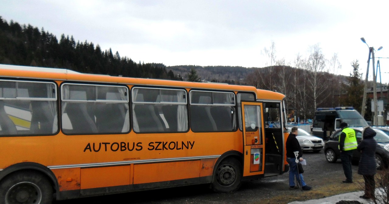 Autobus był w złym stanie, a kierowca miał nogę w gipsie /ITD