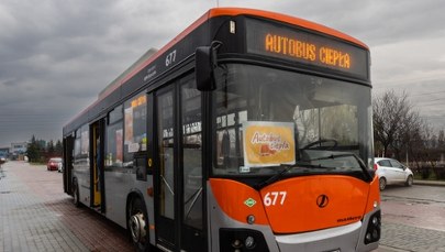 "Autobus Ciepła" zaczął jeździć ulicami Rzeszowa. Tysiące posiłków dla potrzebujących 