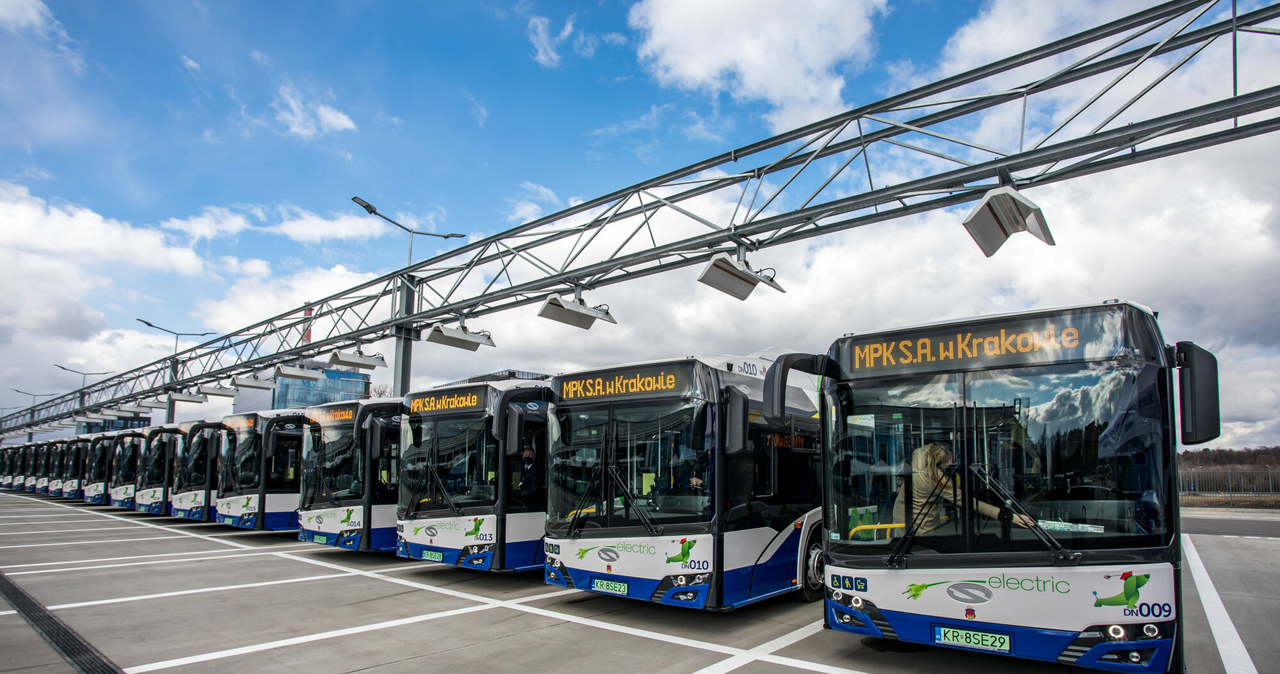 Autobus elektryczny jest przykładem tego, jak może rozwijać się miejska mobilność w ciągu kolejnych lat /Jan Graczyński /East News