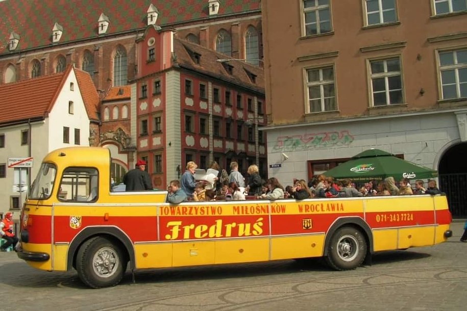 Autobus-kabriolet w czasach świetności /Foto. Towarzystwo Miłośników Wrocławia /