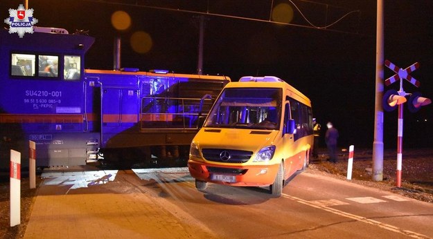 Autobus komunikacji miejskiej utknął na torach /Lubelska Policja /Policja