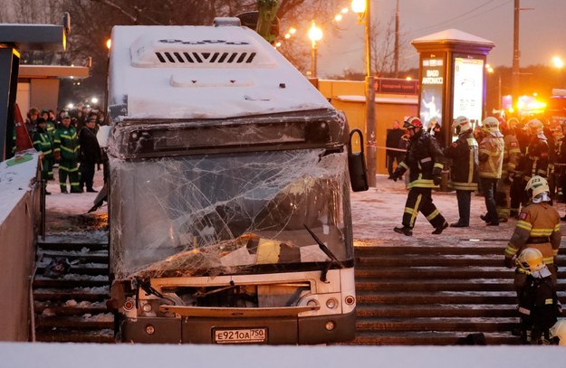 Autobus, który wjechał do metra w Moskwie /Sergei Ilnitsky /PAP/EPA