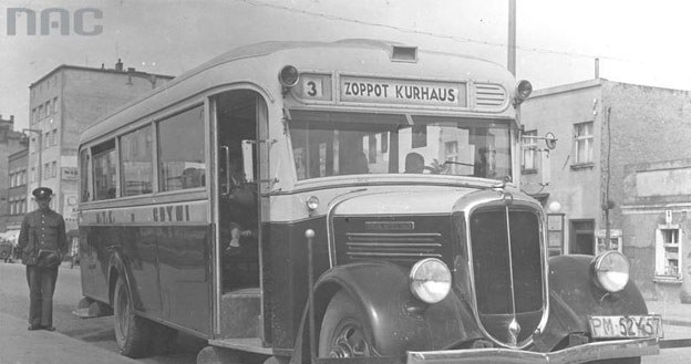 Autobus marki General Motors Truck komunikacji miejskiej w Gdyni /Z archiwum Narodowego Archiwum Cyfrowego