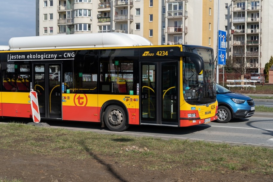 Autobus miejski w Warszawie /Shutterstock