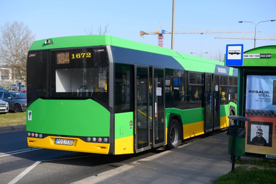 Autobus MPK na jeden z ulic Poznania /Jakub Kaczmarczyk /PAP