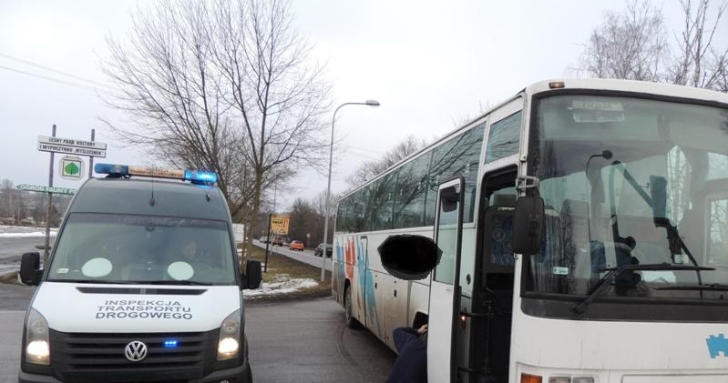 Autobus nie tylko był niesprawny. Jechał również "na opale" /Informacja prasowa