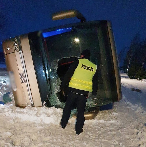 Autobus w rowie /Policja Rzeszów /Policja