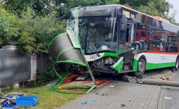 Autobus wjechał w przystanek w Lublinie. Są poszkodowani