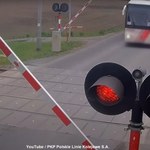 Autobus z dziećmi wyłamał zamkniętą rogatkę. Zobacz nagranie