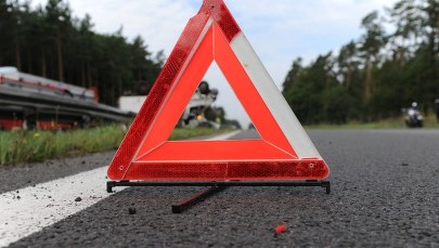 Autobus z pasażerami w rowie. Tragiczna sobota na drogach