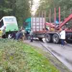 Autobus z uczniami zderzył się z ciężarówką