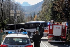 Autobus zablokował drogą na Łysej Polanie