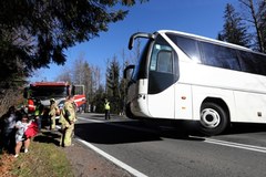 Autobus zablokował drogą na Łysej Polanie