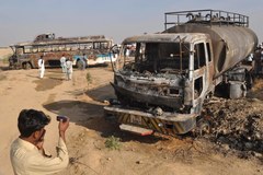 Autobus zderzył się z cysterną w Pakistanie. Zginęło co najmniej 57 osób