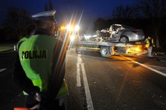 Autobus zderzył się z osobówką. Zginął kierowca