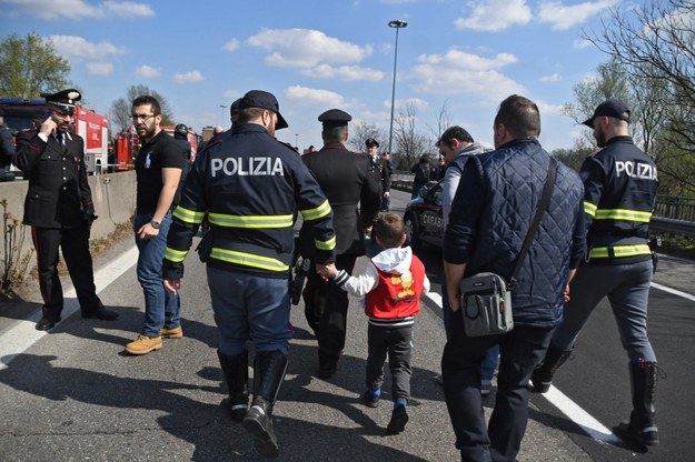 Autobusem jechali uczniowie /DANIELE BENNATI  /PAP/EPA