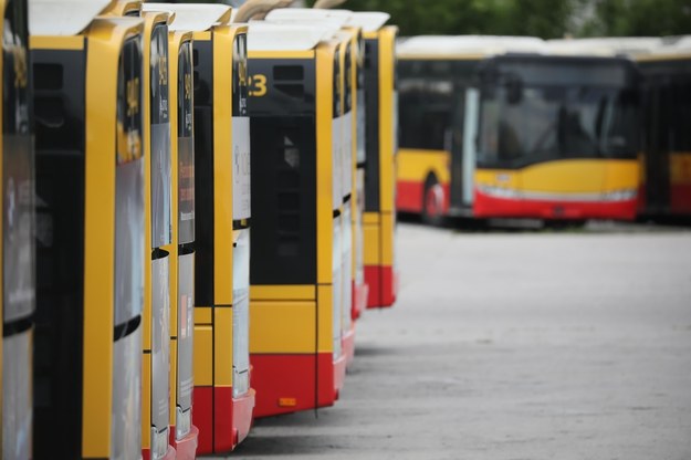 Autobusy na placu zajezdni autobusowej firmy Arriva przy ul. Płochocińskiej w Warszawie / 	Leszek Szymański    /PAP