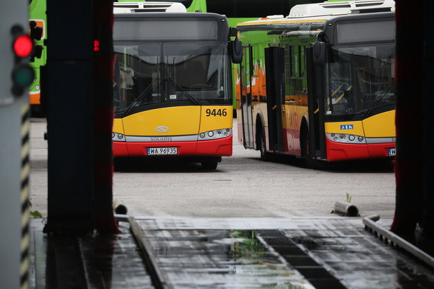 Autobusy na placu zajezdni autobusowej firmy Arriva / 	Leszek Szymański    /PAP