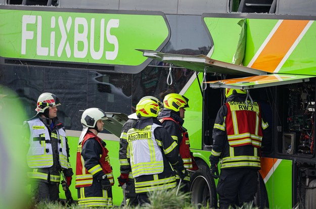 Autokar Flixbusa, który miał wypadek pod Lipskiem /JENS SCHLUETER  /East News/AFP