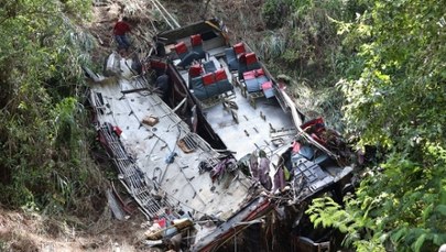 Autokar spadł z klifu. Zginęło ponad 20 osób