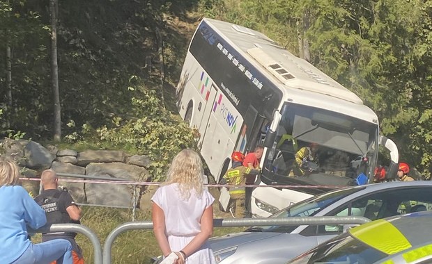 Autokar stoczył się ze skarpy w Zakopanem