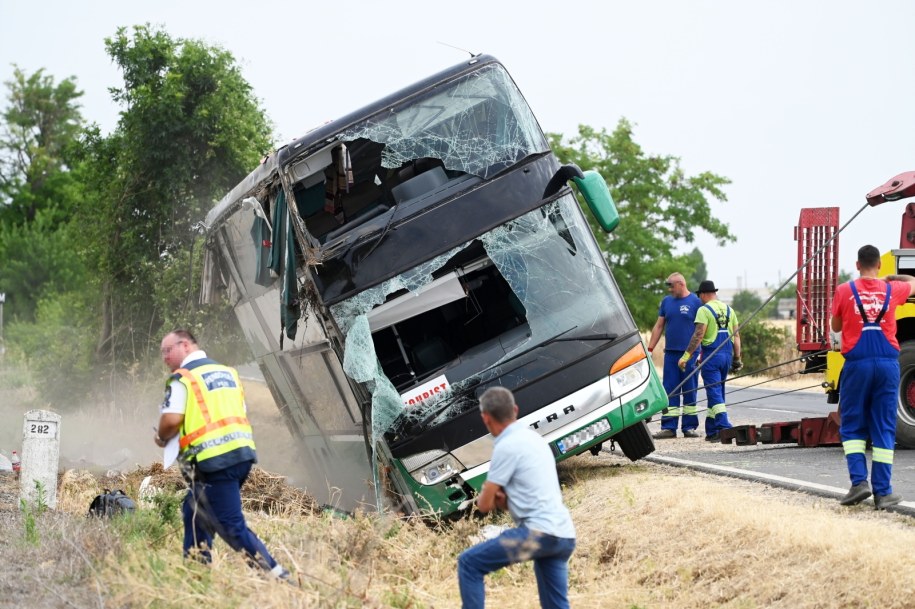Autokar z ukraińskimi dziećmi miał wypadek na Węgrzech /Janos Meszaros /PAP/EPA