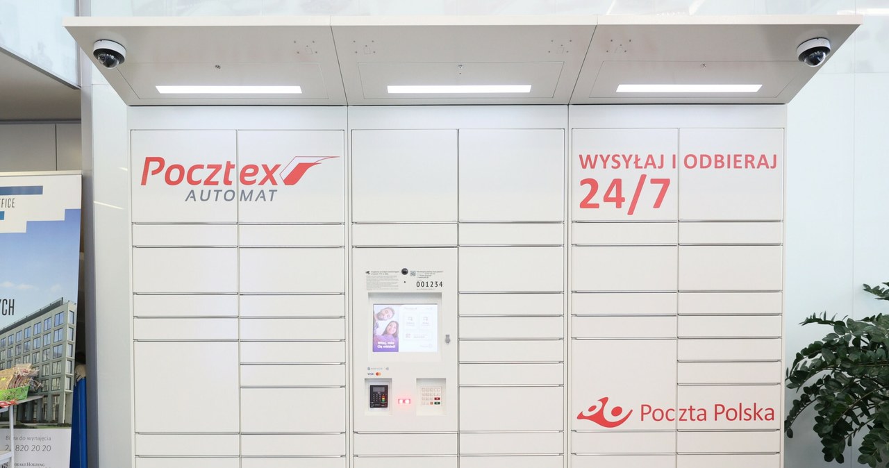 Automat paczkowy Pocztex. /Mateusz Grochocki/East News /East News