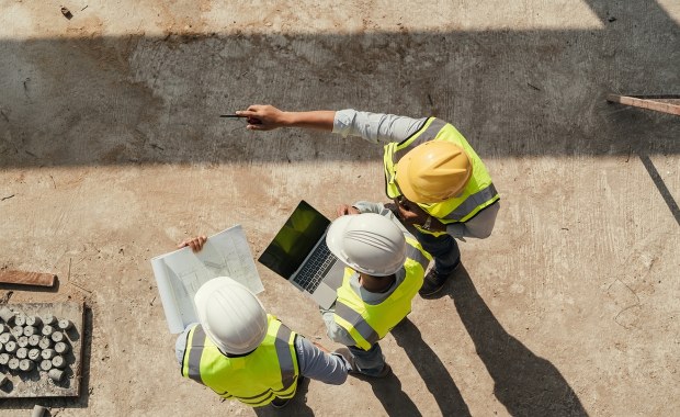 "Automatyczne członkostwo". Tak zatrudniano tam Polaków