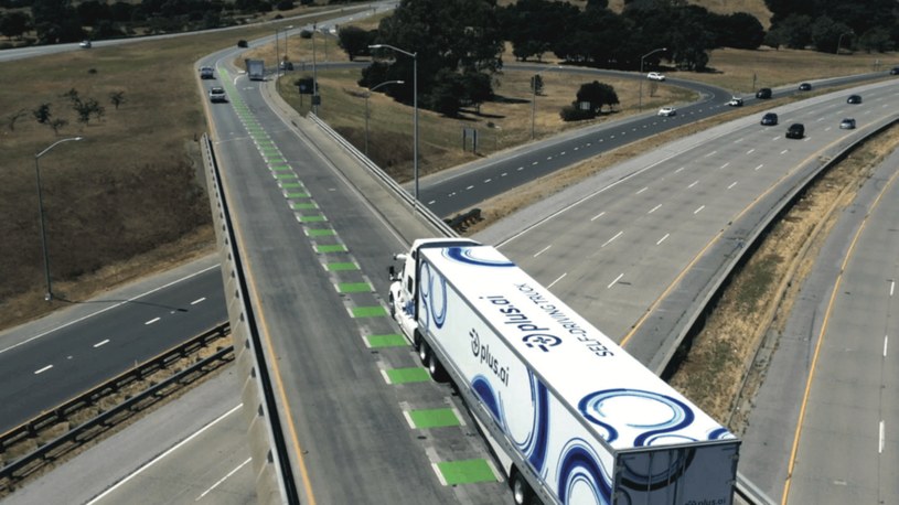 Autonomiczna ciężarówka Plus.ai pokonała samodzielnie 4,5 tysiąca kilometrów /Geekweek