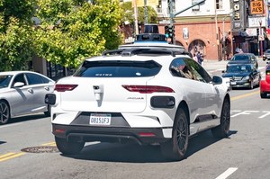 Autonomiczne auta korkują podjazd w San Francisco ku uciesze Elona Muska
