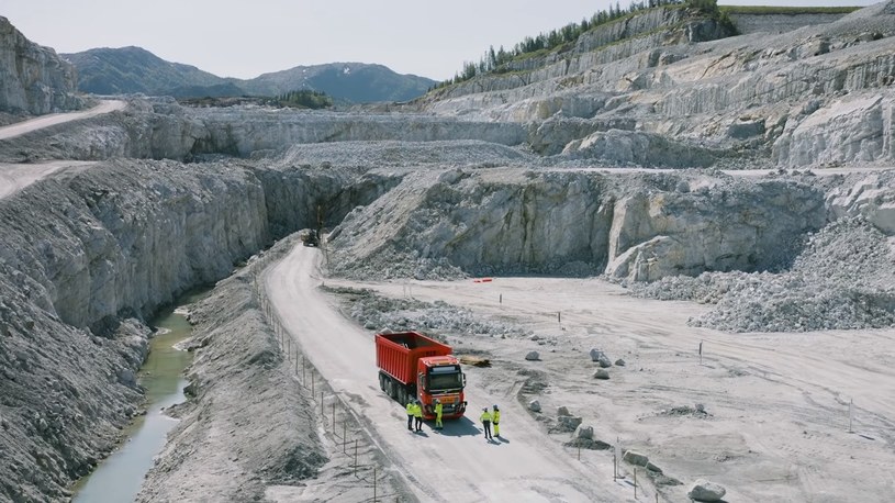 Autonomiczne ciężarówki Volvo już wożą wapień w norweskich kopalniach /Geekweek