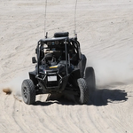 Autonomiczne pojazdy bojowe DARPA typu off-road ruszają w teren