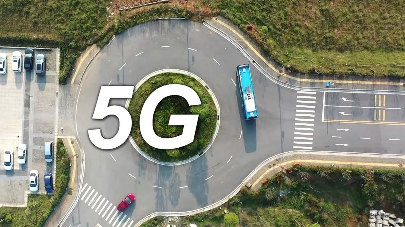 Autonomiczny autobus jeździ już po chińskim mieście, dzięki sieci 5G [FILM] /Geekweek