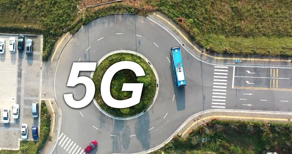 Autonomiczny autobus jeździ już po chińskim mieście, dzięki sieci 5G [FILM] /Geekweek