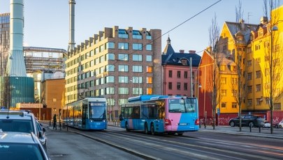 Autonomiczny autobus miał wypadek po godzinie od wyjazdu na linię