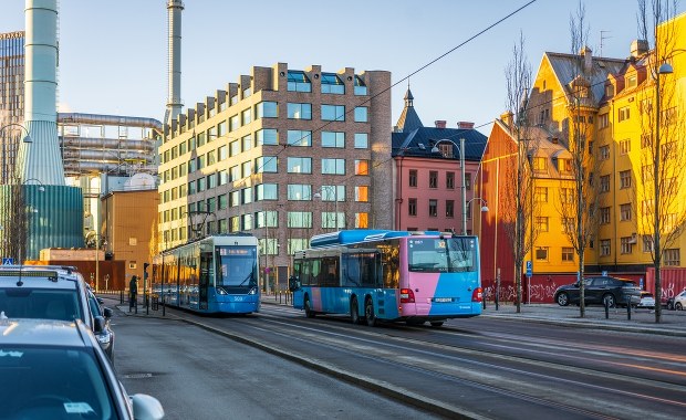 Autonomiczny autobus miał wypadek po godzinie od wyjazdu na linię