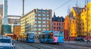 Autonomiczny autobus miał wypadek po godzinie od wyjazdu na linię