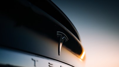 Autopilot Tesli z poważnymi wadami. Firma wycofa tysiące aut