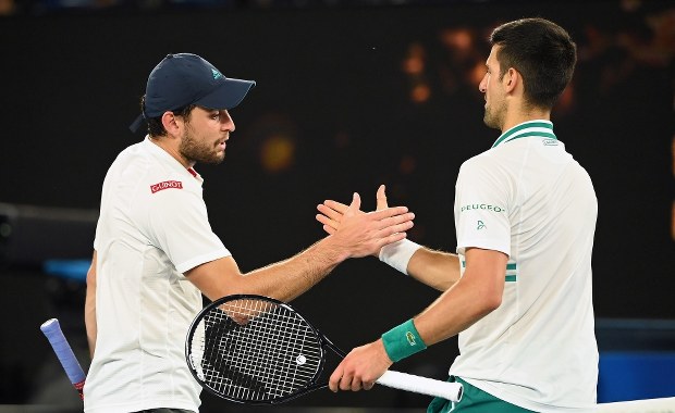Autor największej sensacji Australian Open pokonany, Novak Djoković w finale