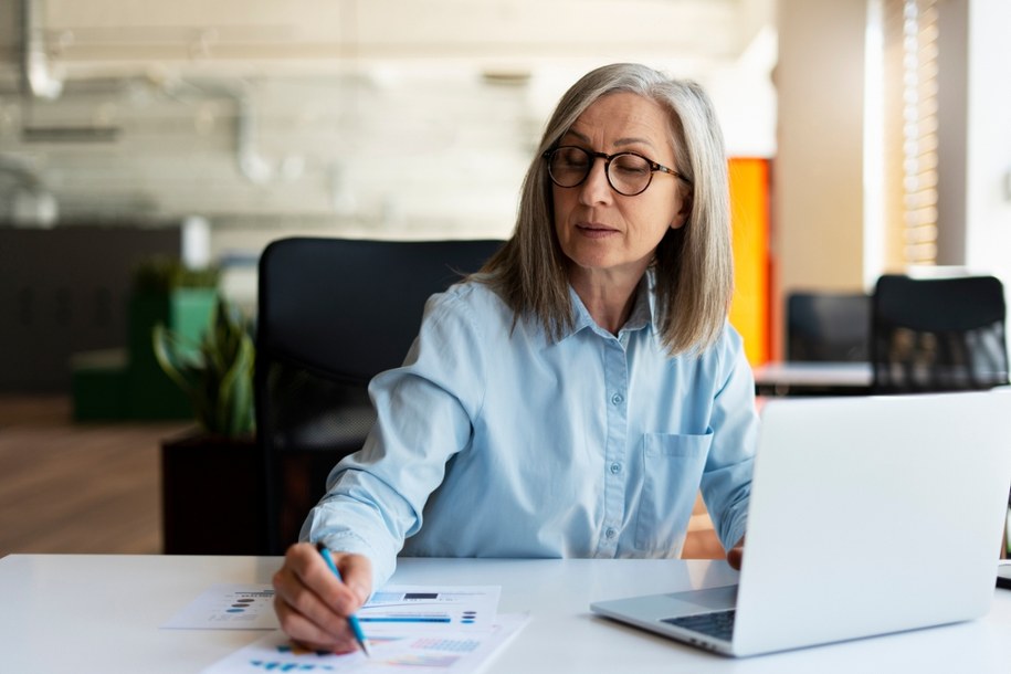 Bezdzietne kobiety będą pracowały dłużej? Kontrowersyjna petycja w Kancelarii Prezydenta